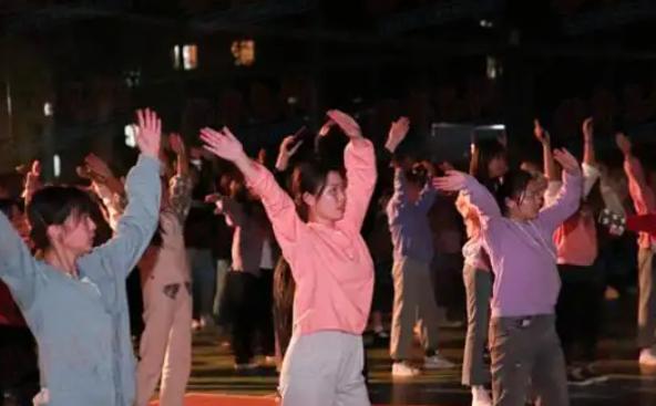 DJ舞最新潮流，小巷深處的跳舞圣地